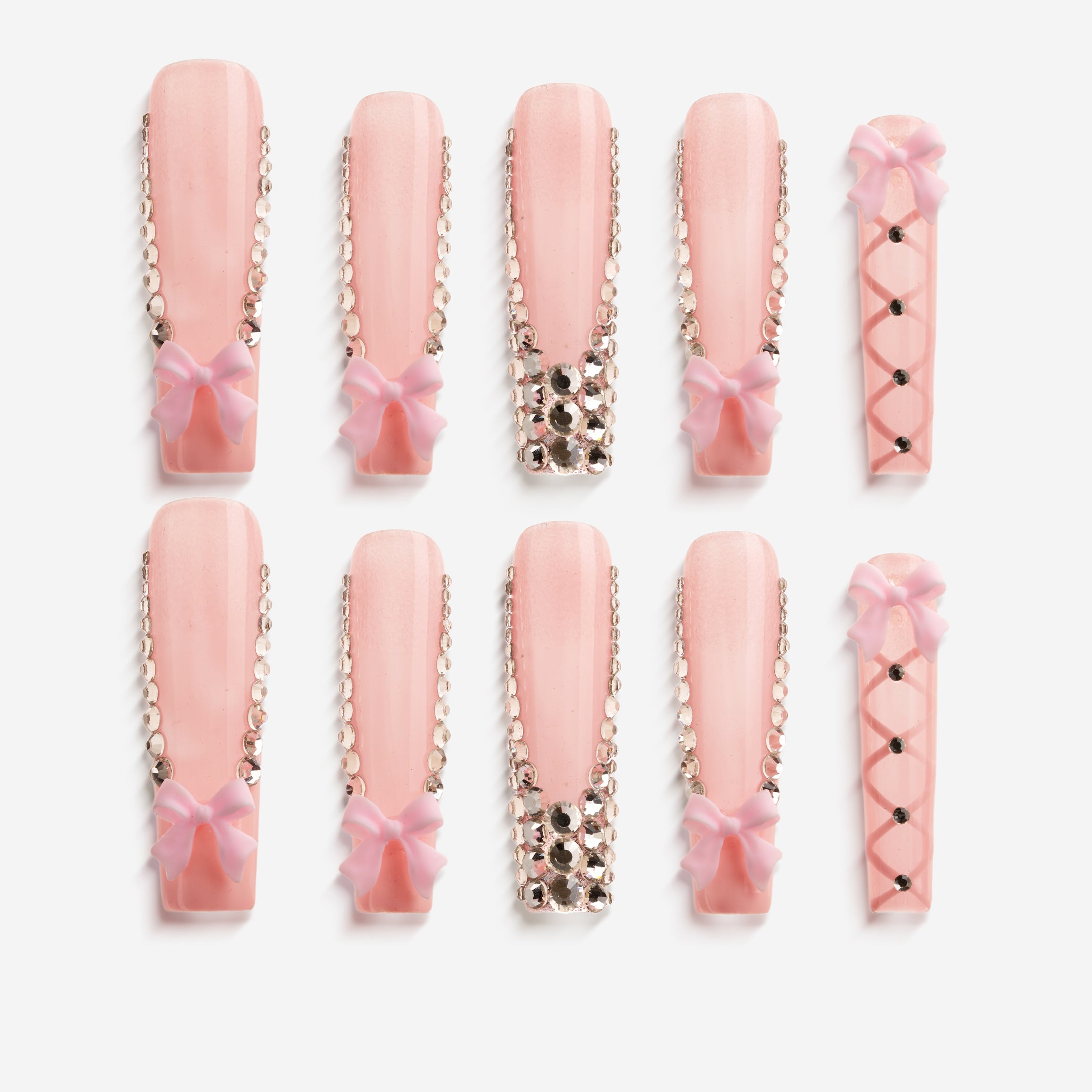 Uñas postizas con piedras preciosas rosas en forma de corazón