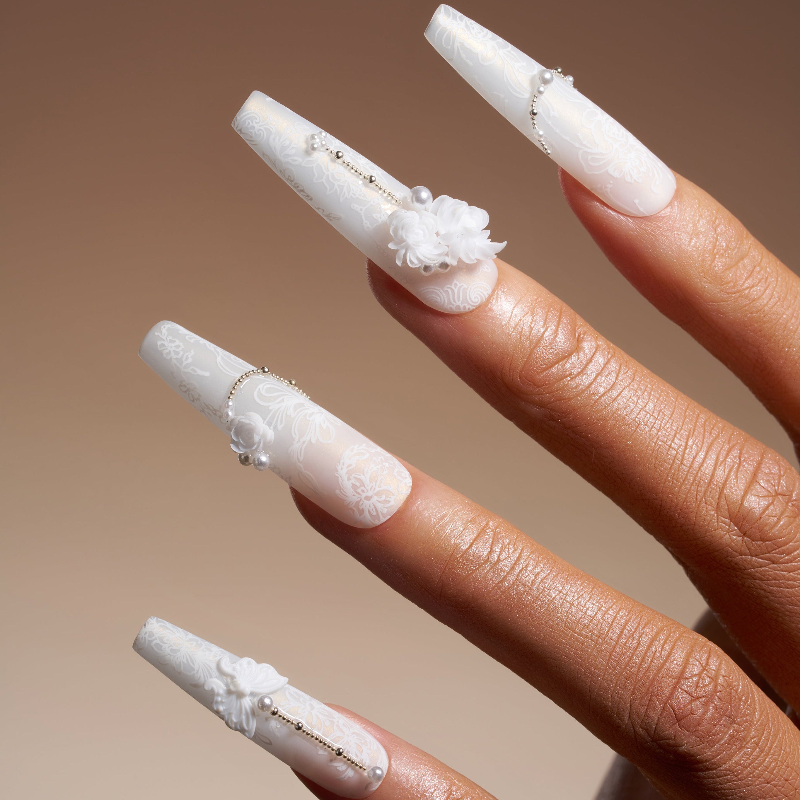 Beige floral wedding press on nails by BOXNAIL. Elegant and timeless bridal manicure set.