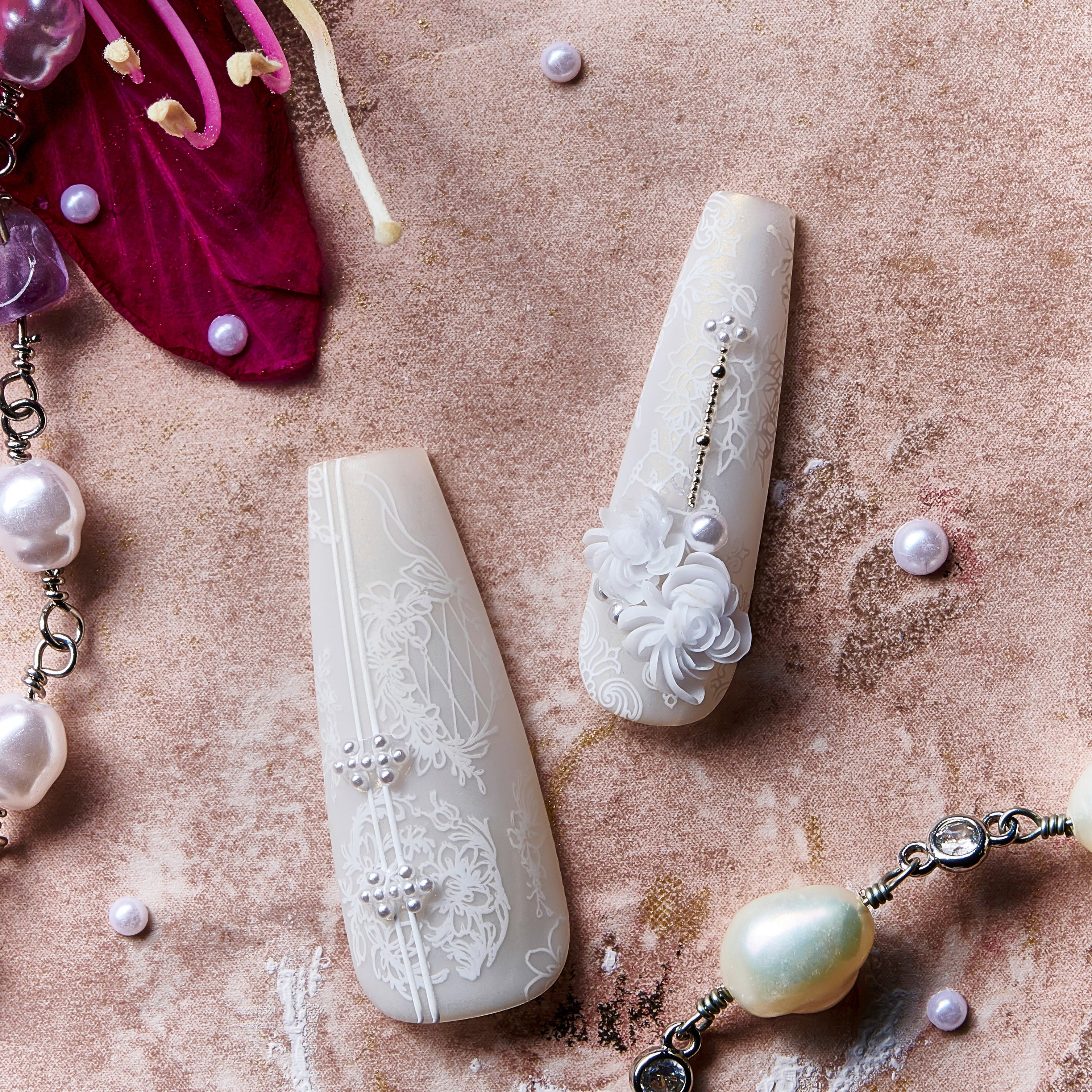 Beige floral wedding press on nails by BOXNAIL. Elegant and timeless bridal manicure set.