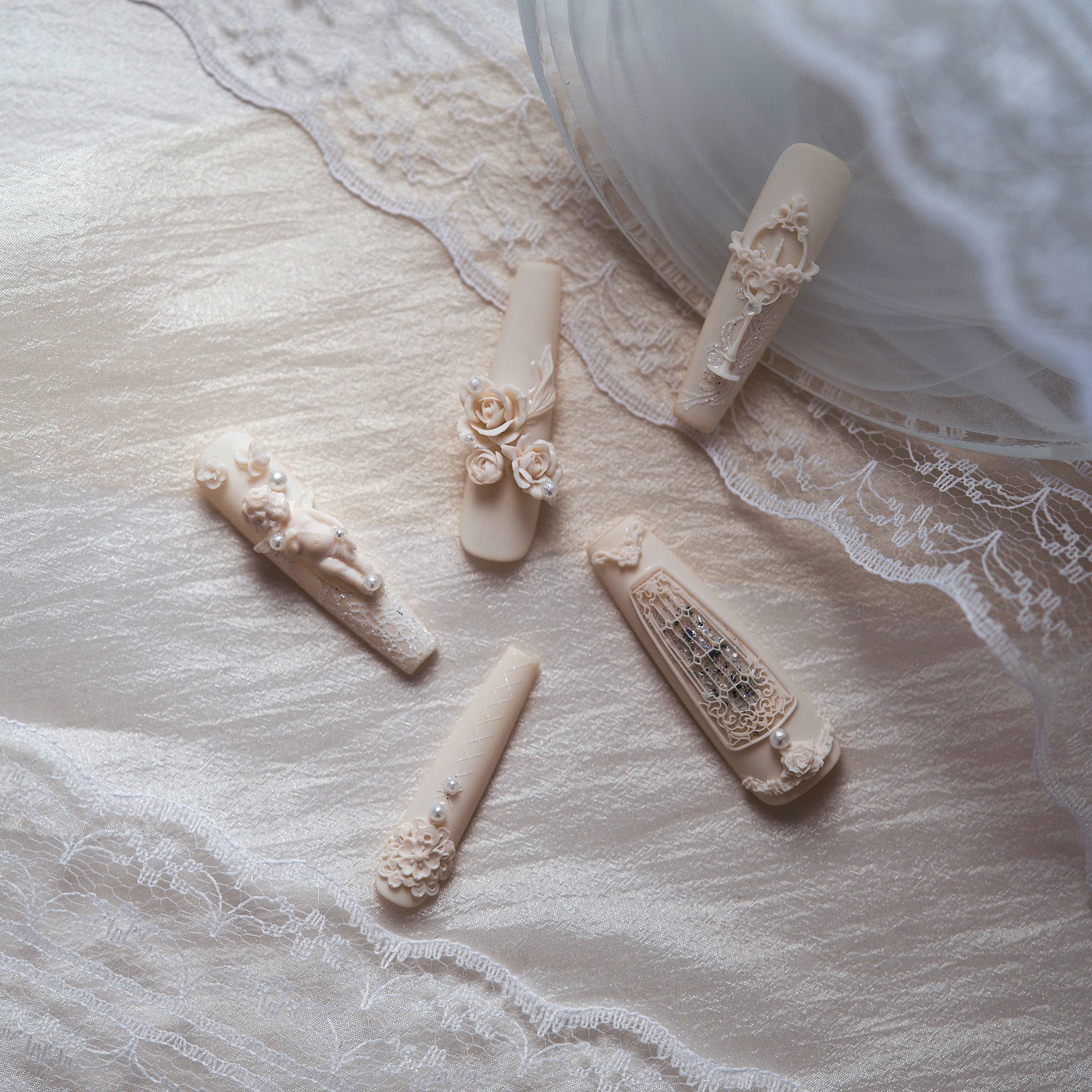 Vintage rose wedding press on nails by BOXNAIL. Romantic floral bridal manicure.