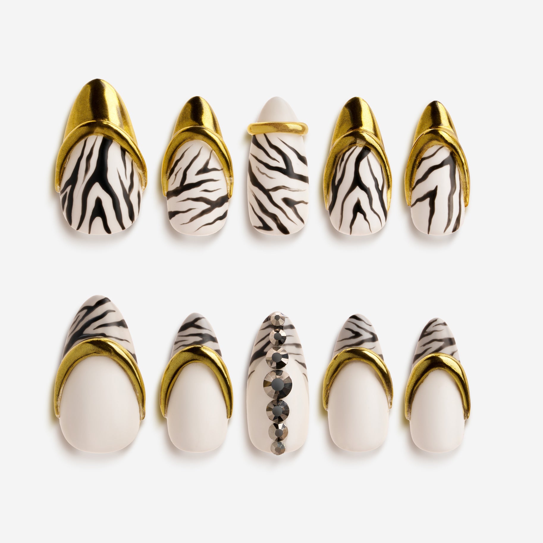 Striped Elegance short – zebra print press-on nails with gold accent design