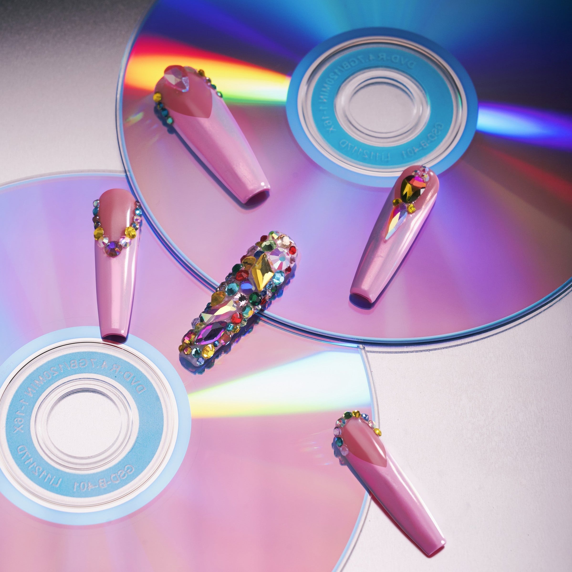 dresup Pink Sparkle Gradient press on nails featuring chrome shine and crystal details. Glossy glam false nails.