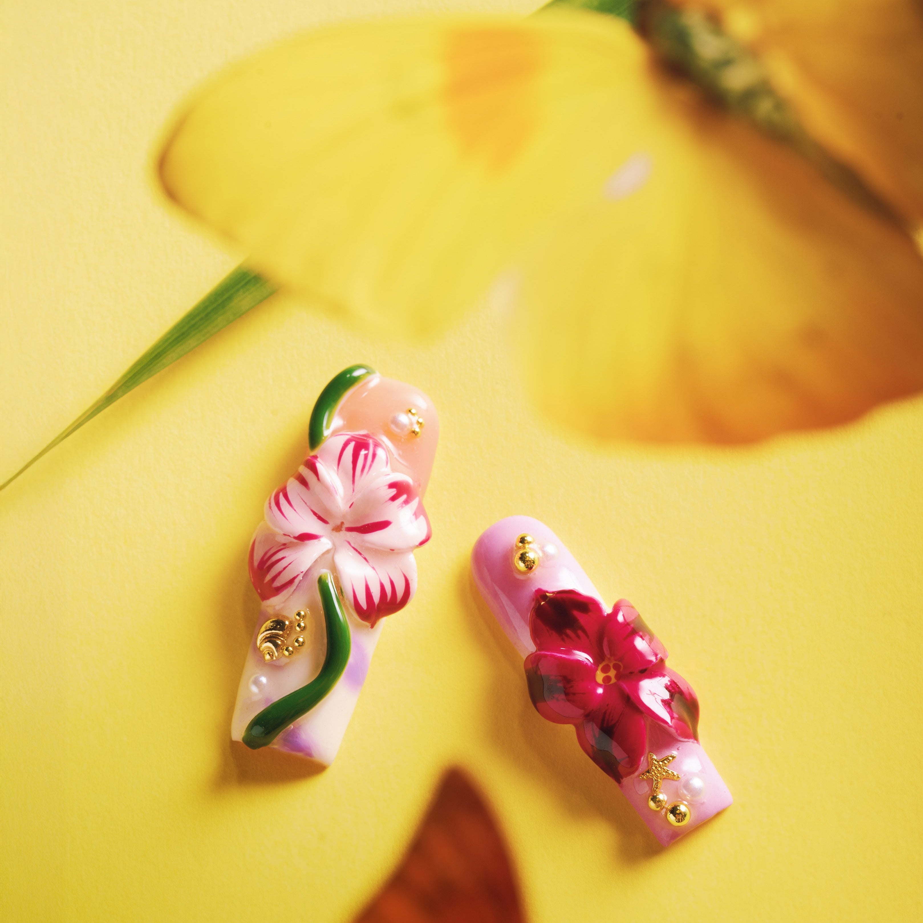 Hand painted floral press on nails in soft tones. Reusable elegant everyday nail art set.