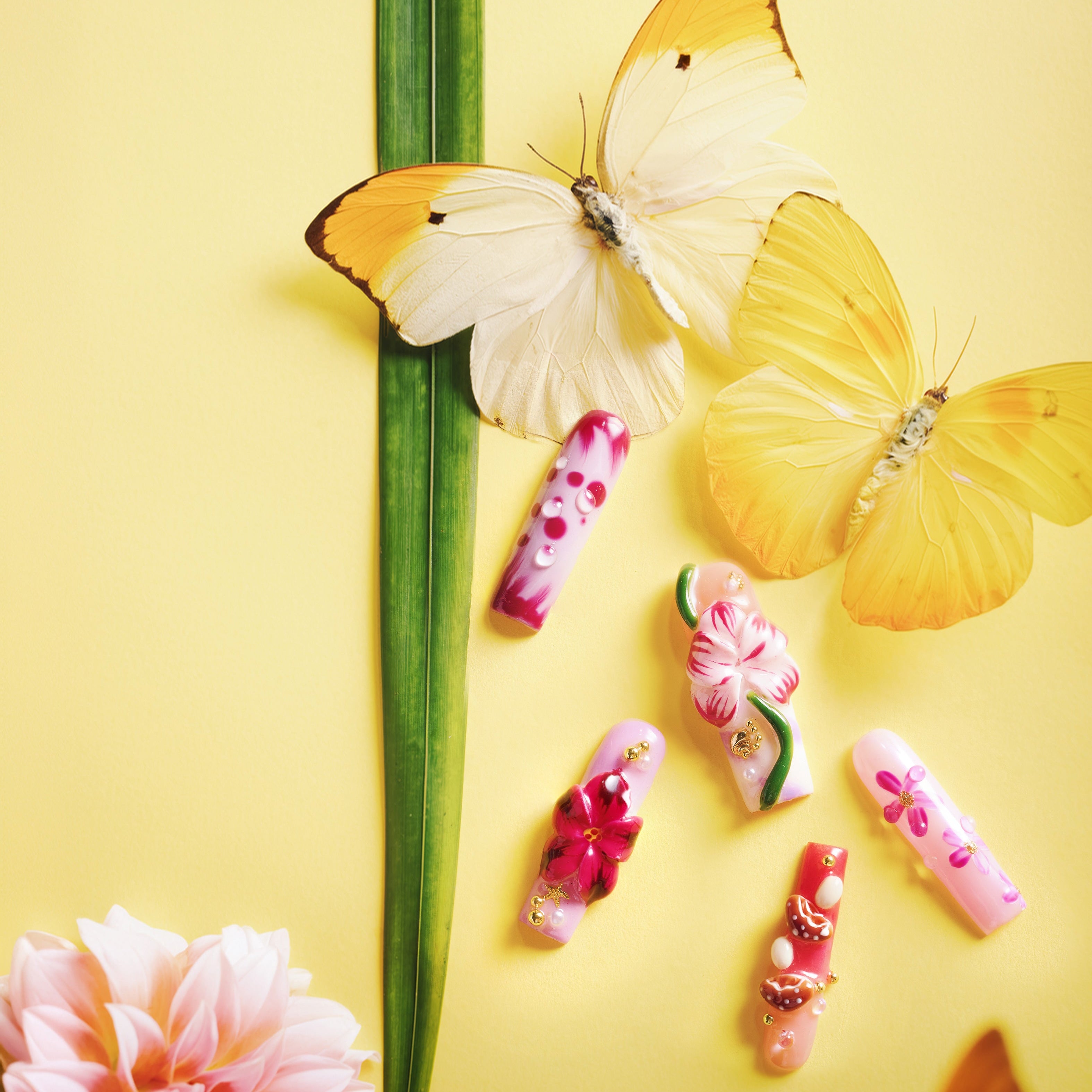 Hand painted floral press on nails in soft tones. Reusable elegant everyday nail art set.