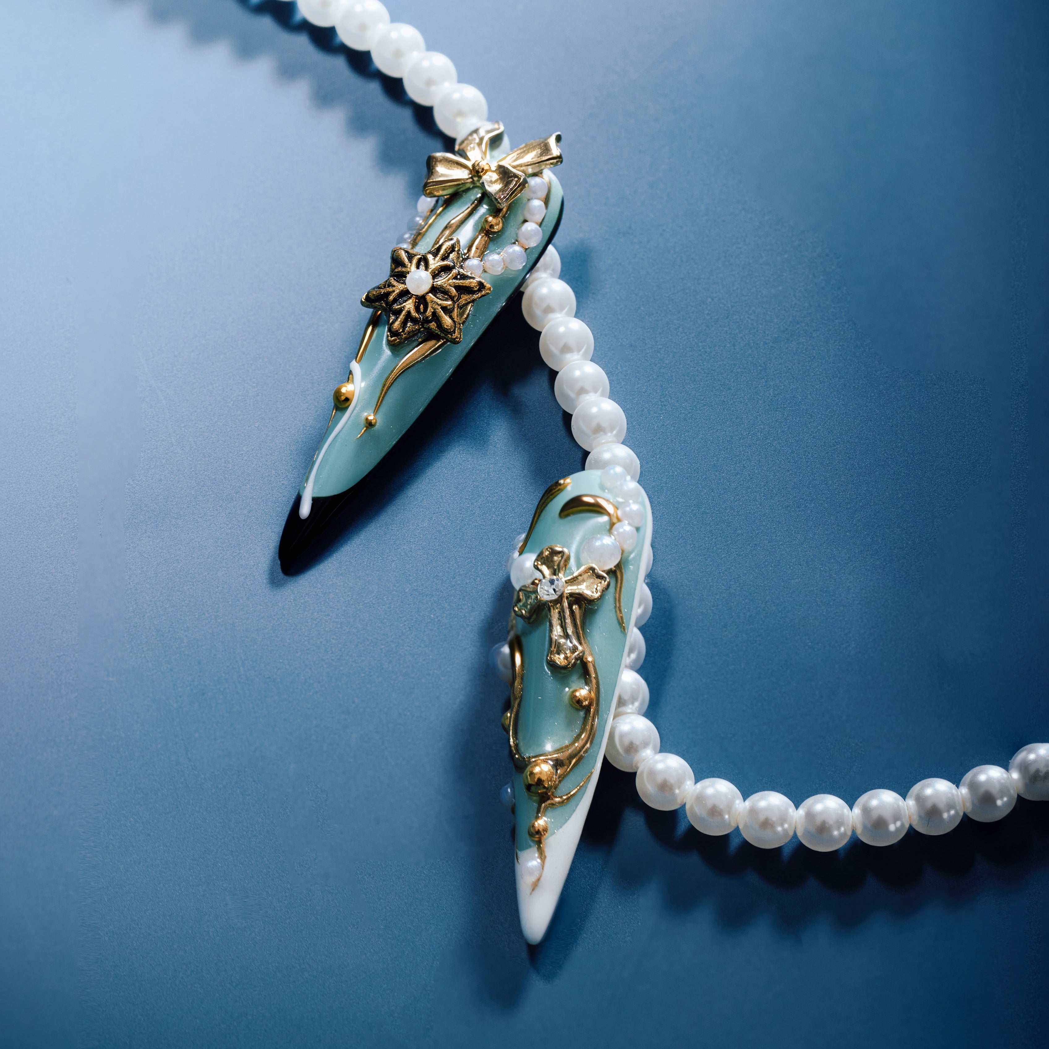 Regal Feather Adornment luxury emerald and white press on nails with gold 3D ornaments, pearls and gemstone details