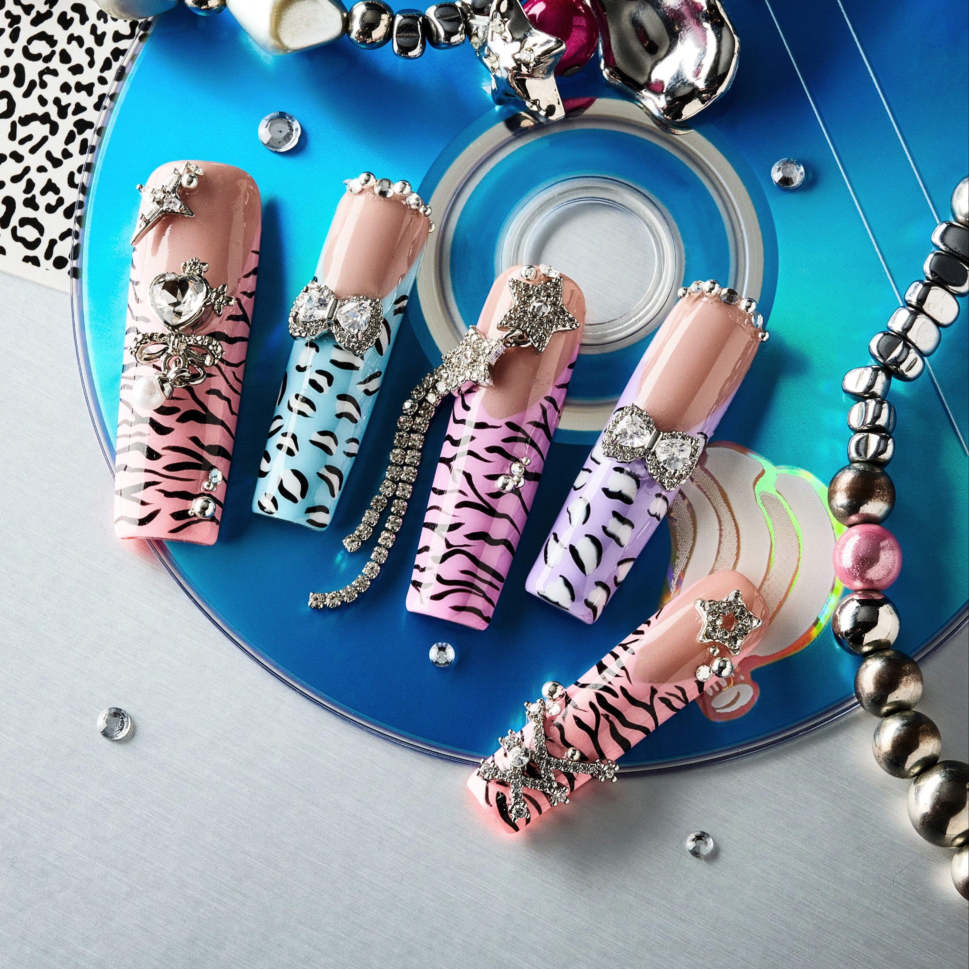 Starry Pink Weave press on nails with pink 3D textures and star embellishments.